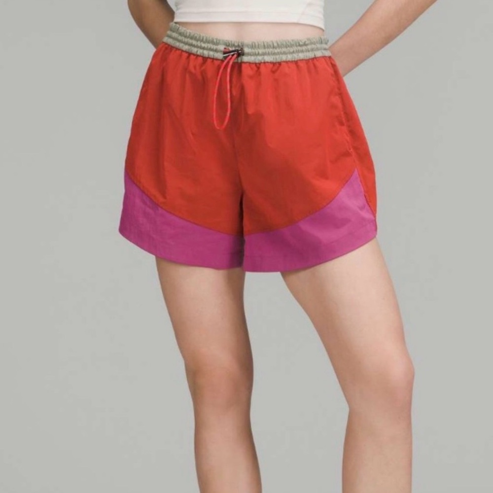 Lululemon Evergreen HR Short - 4.5” - Size 10